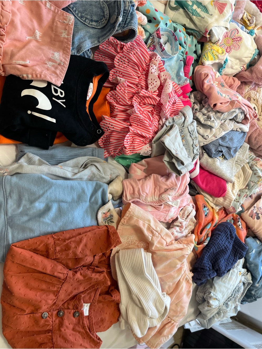 Huge lot of baby girl, clothes size 3 to 9 months